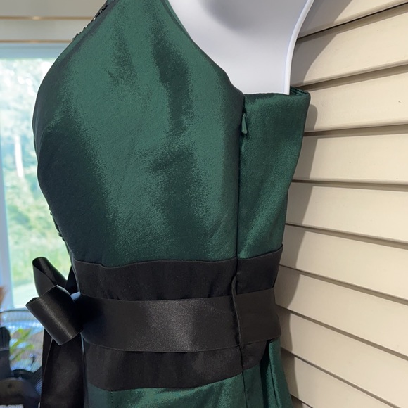 Gorgeous Green Evening Dress - Picture 8 of 15